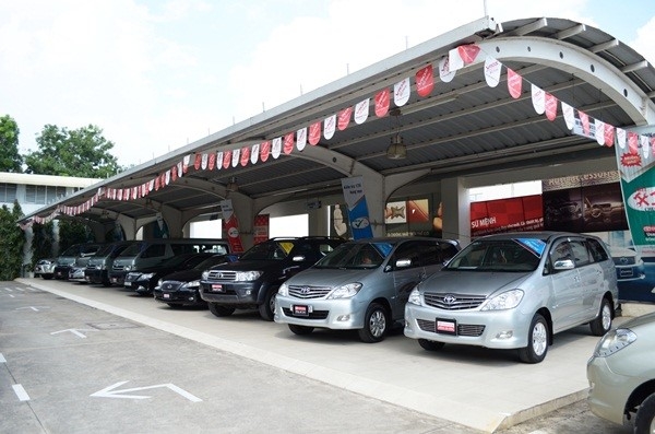 Oto cu e chua tung co: Ban lo van khong co khach hinh anh 1
