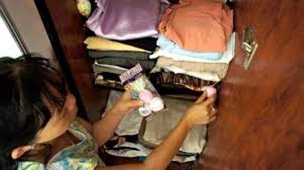  Người mẹ trẻ hối hận vô cùng vì đã hại con gái mình chỉ vì thói quen sạch sẽ quá độ 