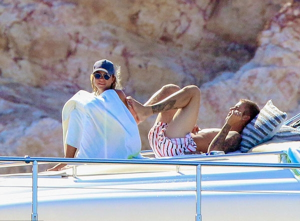 justin-bieber-va-bo-tre-quan-lay-nhau-tren-du-thuyen-1