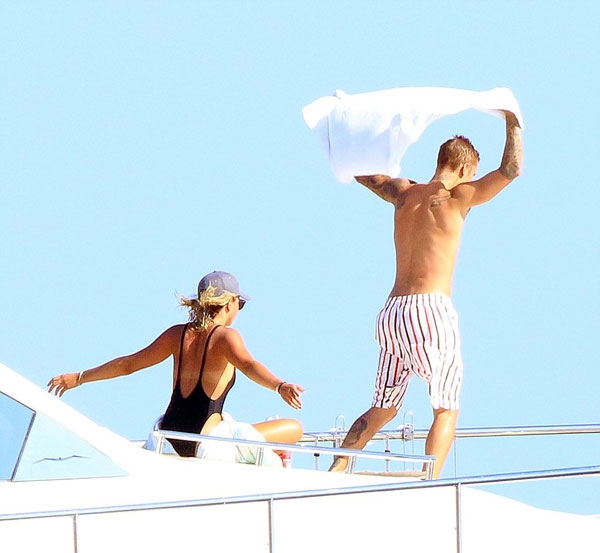 justin-bieber-va-bo-tre-quan-lay-nhau-tren-du-thuyen-5