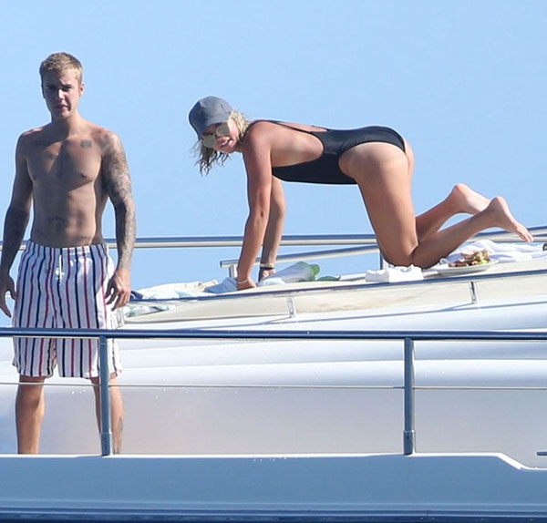 justin-bieber-va-bo-tre-quan-lay-nhau-tren-du-thuyen-6