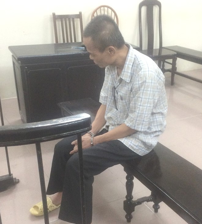 Mua 2 lit xang toan tinh dot nha vo cu roi tu sat hinh anh 1