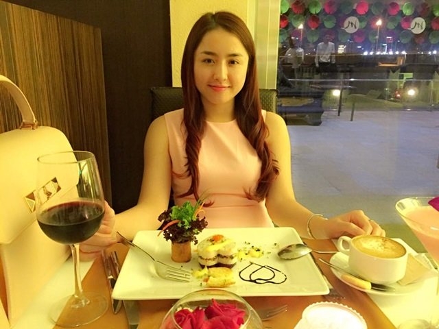 đại gia, siêu xe, Tặng vợ siêu xe 7 tỷ, Vợ hotgirl, chồng ‘soái ca’, chân dung vợ soái ca tặng siêu xe