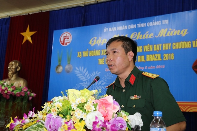 Xạ thủ Hoàng Xuân Vinh cùng vợ vinh quy bái tổ - ảnh thể thao