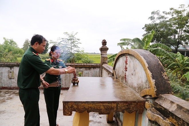 Xạ thủ Hoàng Xuân Vinh cùng vợ vinh quy bái tổ - ảnh thể thao