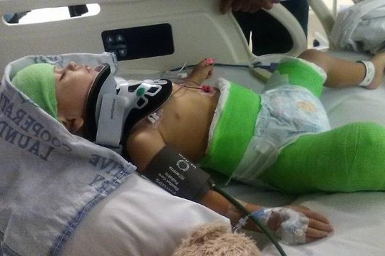 Cậu bé Isaiah tại bệnh viện. Ảnh: GOFUNDME