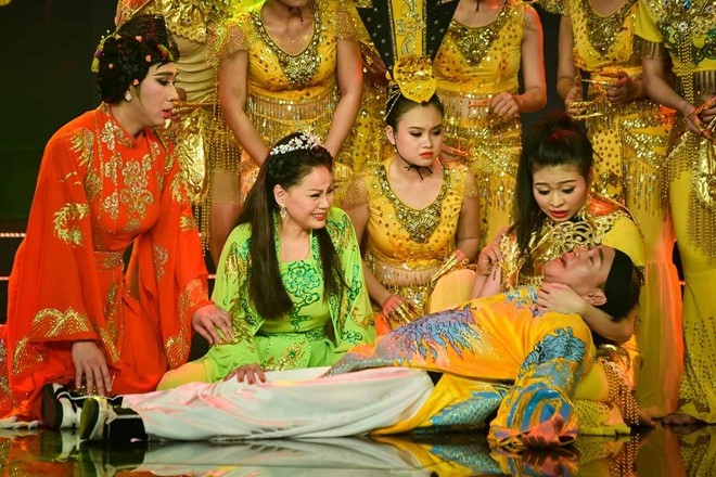 Hoai Linh xot xa khi tum toc, tat vao mat chau ruot Vu Linh hinh anh 10