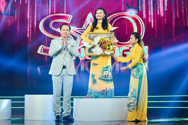 Hoai Linh xot xa khi tum toc, tat vao mat chau ruot Vu Linh hinh anh 12