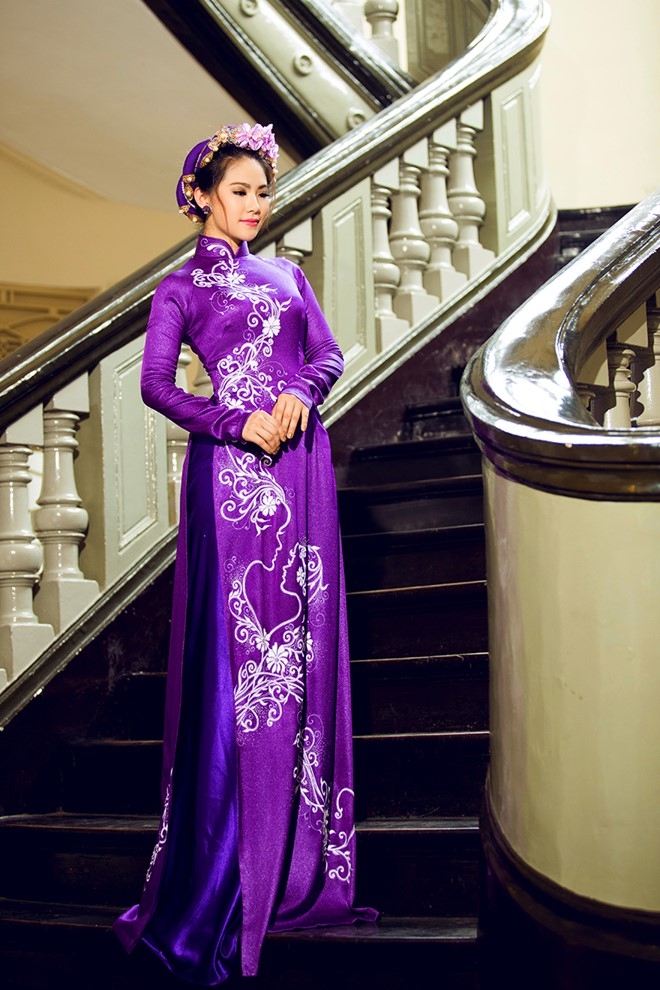 Luong Bich Huu duyen dang trong ta ao dai hinh anh 2