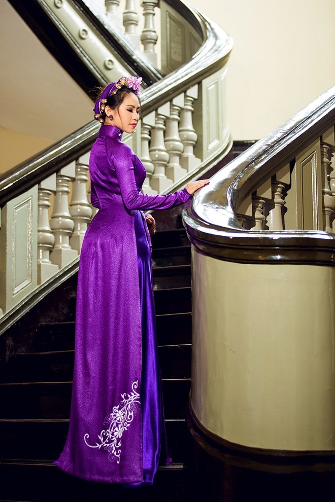 Luong Bich Huu duyen dang trong ta ao dai hinh anh 3