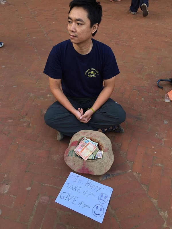 Một du khách người Việt đã thử đóng vai ăn xin ở Nepal và kết quả nhận được thật bất ngờ