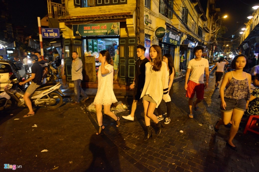 Quan xa nhao nhao don dep khi canh sat xuat hien luc 0h hinh anh 9