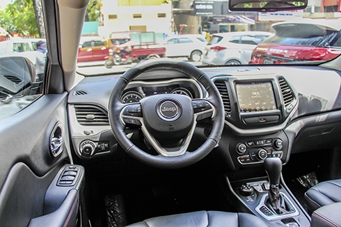 hang-hiem-jeep-cherokee-doi-moi-tai-viet-nam-1