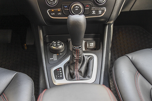 hang-hiem-jeep-cherokee-doi-moi-tai-viet-nam-5