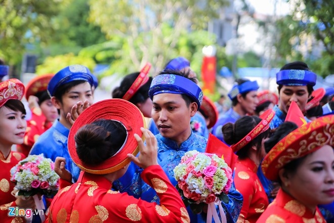 100 cap doi hanh phuc trong le cuoi tap the ngay Quoc Khanh hinh anh 4