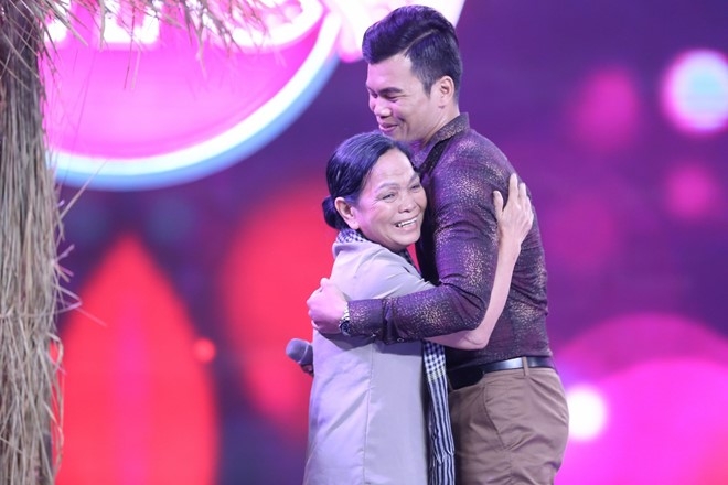 Chang trai nuoi heo tro thanh quan quan Nguoi hat tinh ca hinh anh 5