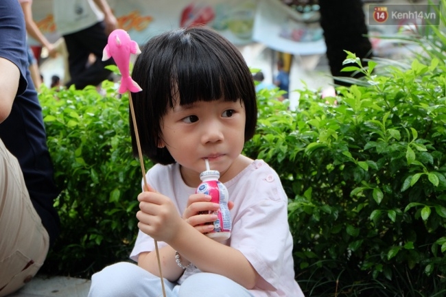 Quốc khánh 2.9: Hàng ngàn người xếp hàng vào lăng viếng Bác, các điểm vui chơi đông nghẹt người - Ảnh 14.