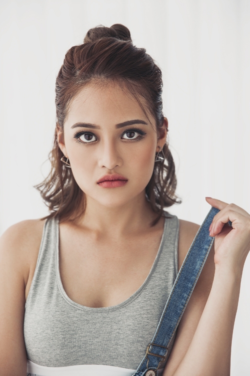 thuy-anh-va-ban-trai-chup-anh-nong-bong-sau-6-thang-yeu-nhau-9