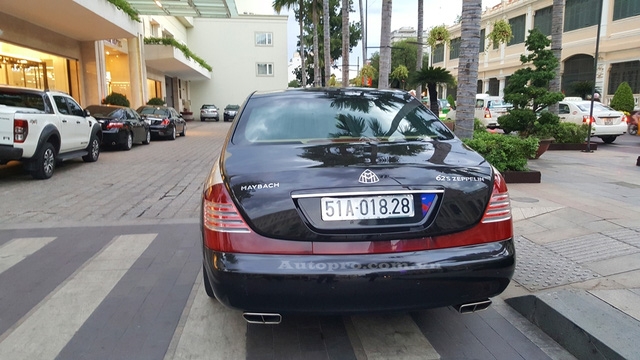  Đây là một trong 3 chiếc Maybach 62S Zeppelin đầu tiên xuất hiện tại Việt Nam. So với 2 chiếc còn lại, chiếc Maybach 62S Zeppelin này nổi bật hơn nhờ mức giá khủng gần 40 tỷ Đồng tại thời điểm về nước. 