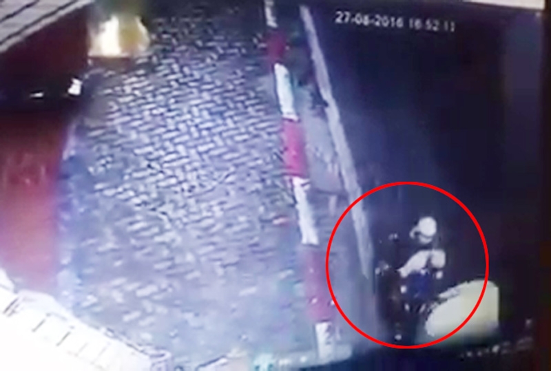 clip: o to dam be gai nhap vien bo tron khien dan mang phan no hinh anh 1