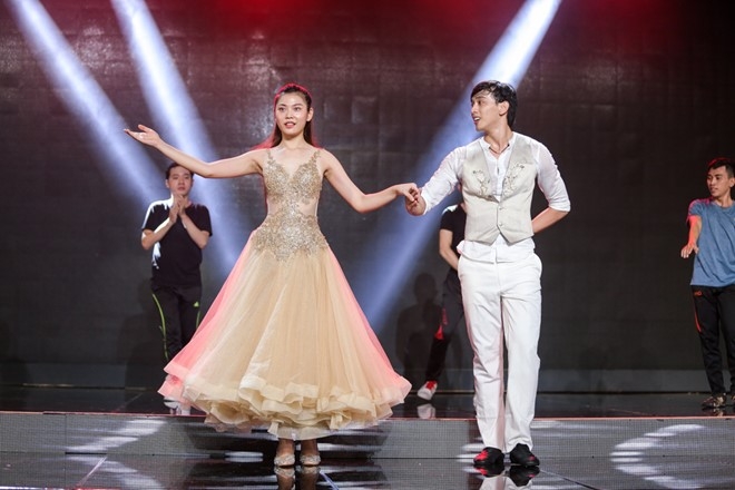 Ho Ngoc Ha dien ao xuyen thau o tong duyet The Face hinh anh 6