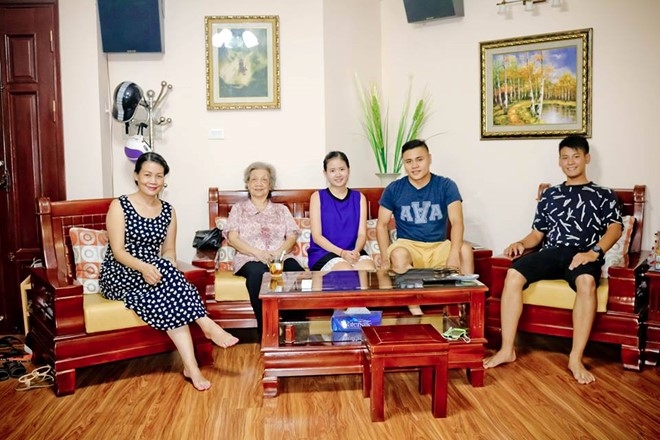 Ngay Quoc khanh quay quan ben gia dinh, ban be cua hot teen hinh anh 2