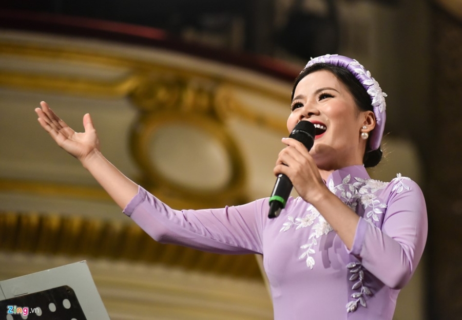 Tung Duong gay xuc dong trong hoa nhac quoc gia chieu 2/9 hinh anh 6