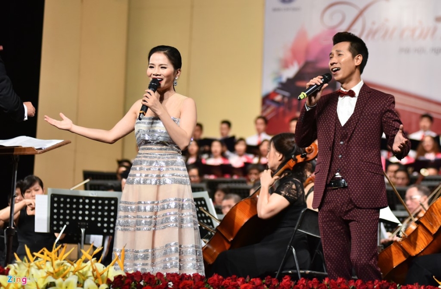 Tung Duong gay xuc dong trong hoa nhac quoc gia chieu 2/9 hinh anh 10