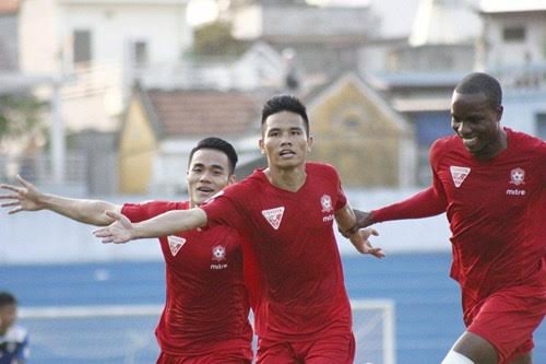 HN T&T, Hải Phòng, Quảng Nam, V.League 2016, trọng tài sai sót
