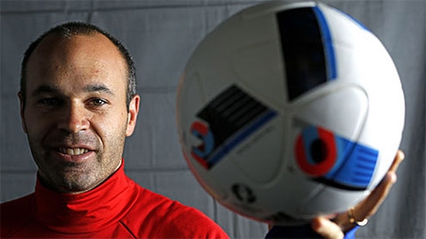 Iniesta bỗng dưng nói xấu lò La Masia