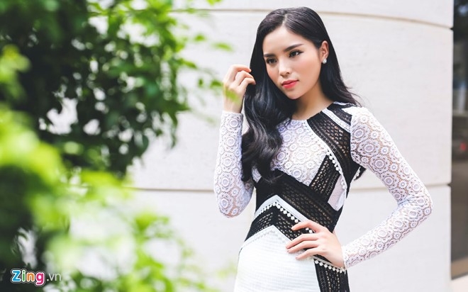 Ky Duyen rang ro xuong pho sau hon mot thang o an hinh anh 3
