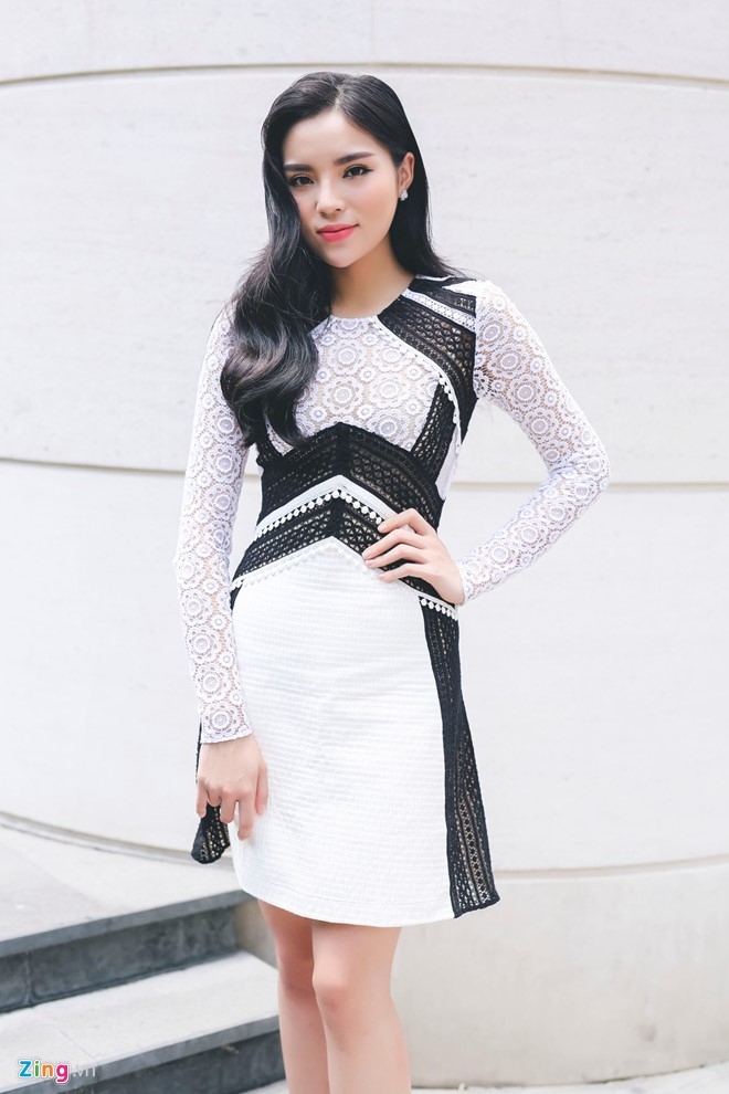 Ky Duyen rang ro xuong pho sau hon mot thang o an hinh anh 6