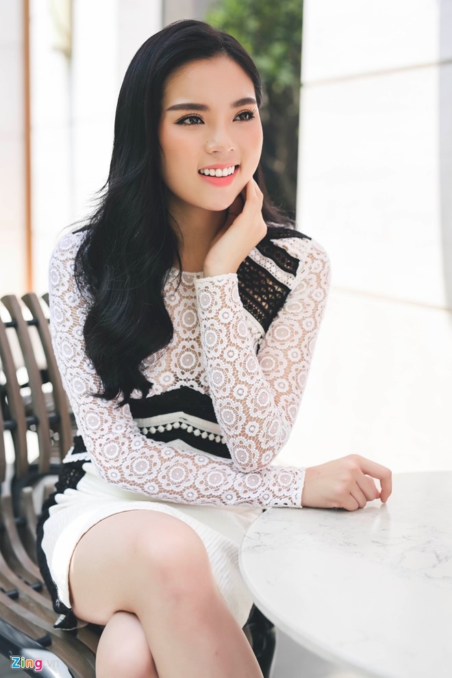 Ky Duyen rang ro xuong pho sau hon mot thang o an hinh anh 7