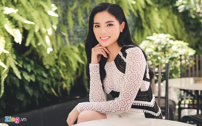 Ky Duyen rang ro xuong pho sau hon mot thang o an hinh anh 8