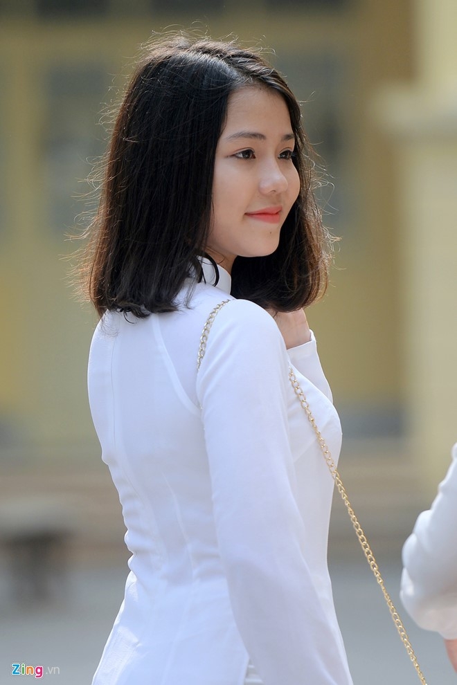 Nhung nu sinh thu hut ong kinh ngay khai truong hinh anh 7