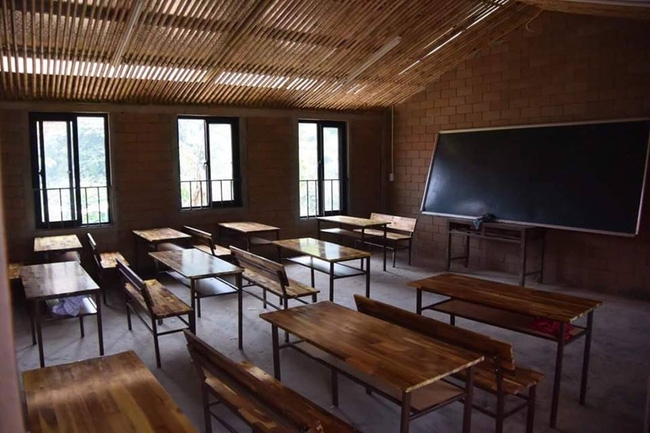 2 năm trước GS Ngô Bảo Châu dạy học trên nền đất, 2 năm sau nơi ấy đã là lớp học khang trang - Ảnh 5.