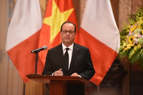 Tổng thống Pháp Francois Hollande phát biểu tại buổi họp báo chung. Ảnh: Giang Huy