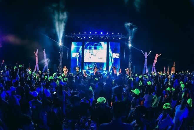 DJ Ty Ty nong bong tham gia tiec bikini tai Vung Tau hinh anh 2