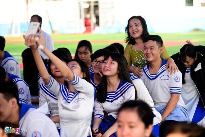 Hoc sinh mac trang phuc hai quan rang ro don nam hoc moi hinh anh 5