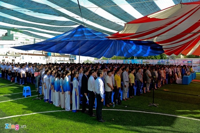 Hoc sinh mac trang phuc hai quan rang ro don nam hoc moi hinh anh 7