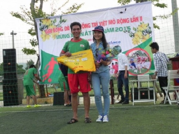 mot khan gia muon hien noi tang cho ca si minh thuan hinh anh 2