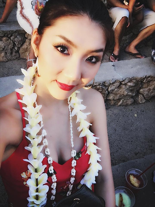ngoc-quyen-nong-bong-khoe-body-hoan-hao-o-hawaii-8