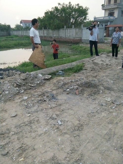 Phong tỏa khu vực chôn chất thải ở Nam Định - ảnh 1