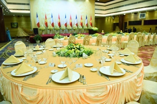 thuc-don-5-mon-chinh-chieu-dai-tong-thong-phap-o-ha-noi-2