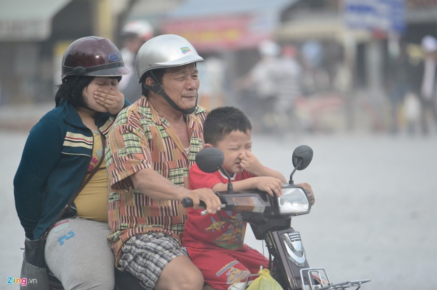 Bao bui mit mu tren con duong 'nha bien thanh ham' o Sai Gon hinh anh 6