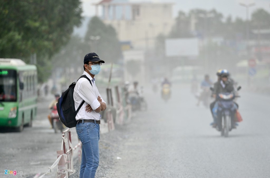 Bao bui mit mu tren con duong 'nha bien thanh ham' o Sai Gon hinh anh 9