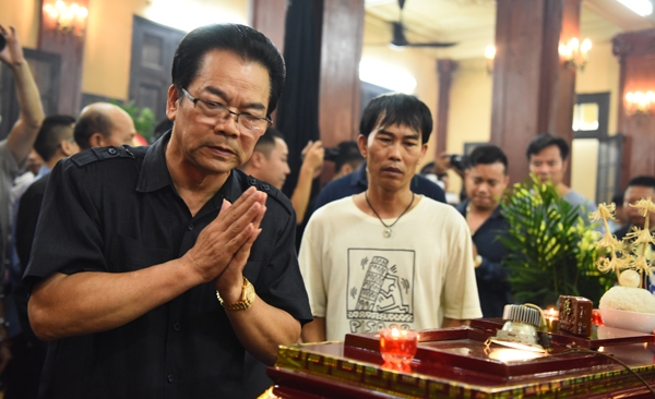 Nghệ sĩ Trần Nhượng.