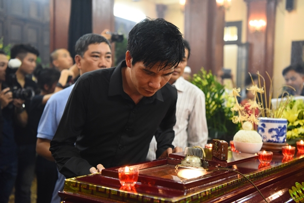 Ca sĩ Hồ Quang Tám