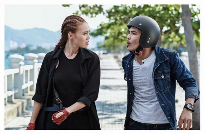 Găng tay đỏ: Nhảm, siêu phàm và khó đỡ! - Ảnh 1.
