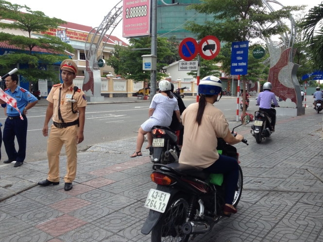 Giao thông Đà Nẵng hỗn loạn vì chặn đường làm hầm 